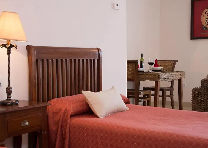 Plaza Cavana 5 * Нерха