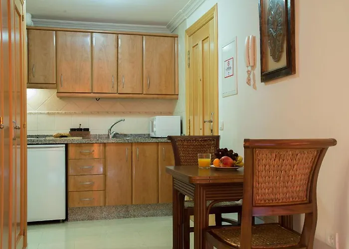 Plaza Cavana 5 * نيرخا